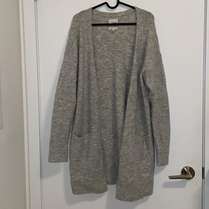 Aritzia Wilfred Free Light Gray Cardigan with front pockets